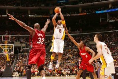 科尔应对库里缺阵：战术调整强化团队打球